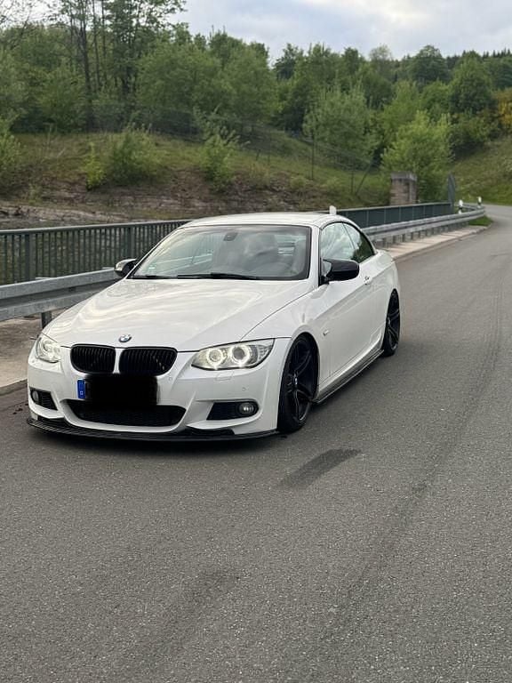 Weiß Gebraucht 2012 BMW 330 Cabriolet M Performance Cabrio | 19.500 € (Fairer Preis) - Bild 1/4
