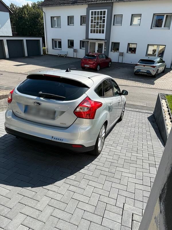 Second-hand Ford Focus 100 CP (73 kW) 2015 Argintiu Hatchback
