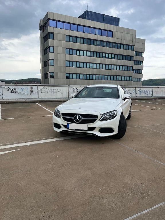 Weiß Gebraucht 2017 Mercedes C250 Coupé | 18.600 € (Guter Preis) - Bild 1/4