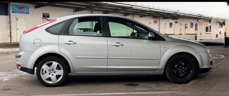Gebraucht Ford Focus 100 PS (73 kW) 2007 Silber Limousine