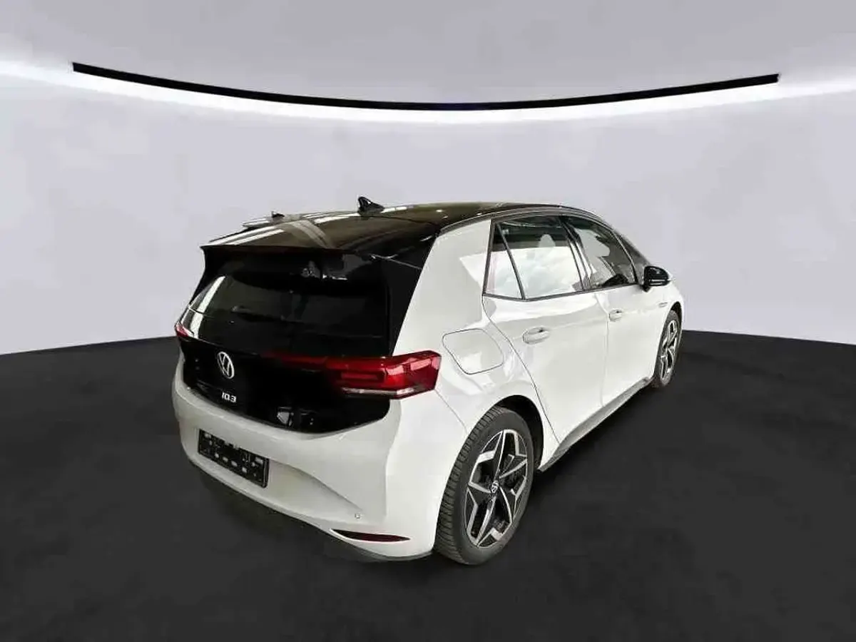 Gebraucht VW ID.3 Pro Performance 150 kW (204 PS) 2023 Gletscherweiß metallic schwarz Kleinwagen