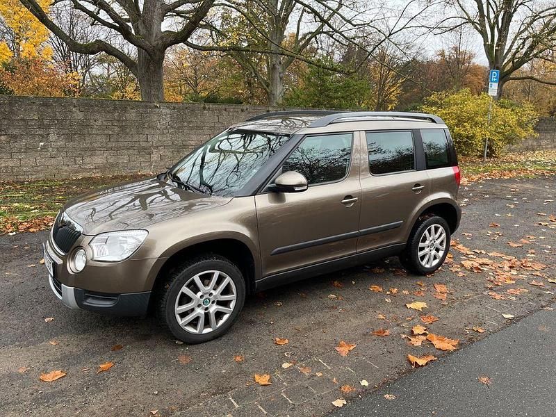 Braun Gebraucht 2012 Skoda Yeti Ambition SUV | 5.600 € (Fairer Preis) - Bild 1/4