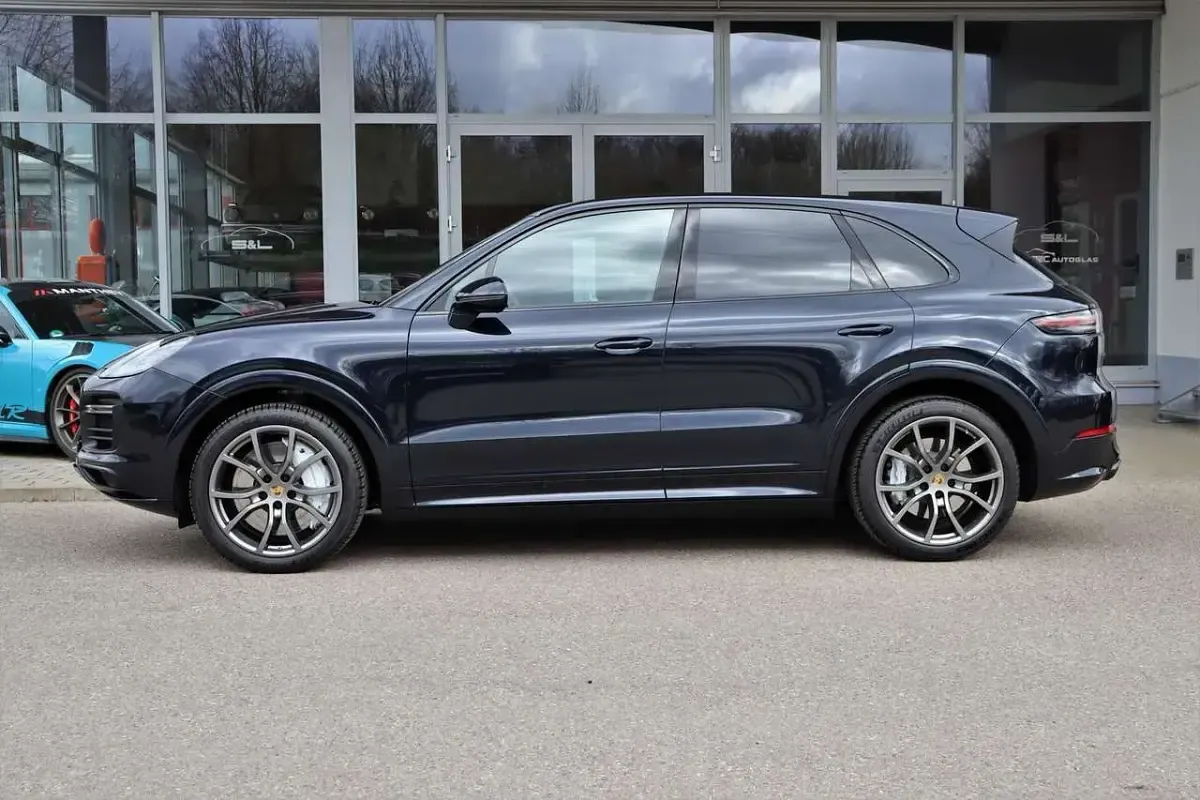 Gebraucht Porsche Cayenne Turbo Sport 549 PS (403 kW) 2019 Moonlight blue pearl SUV