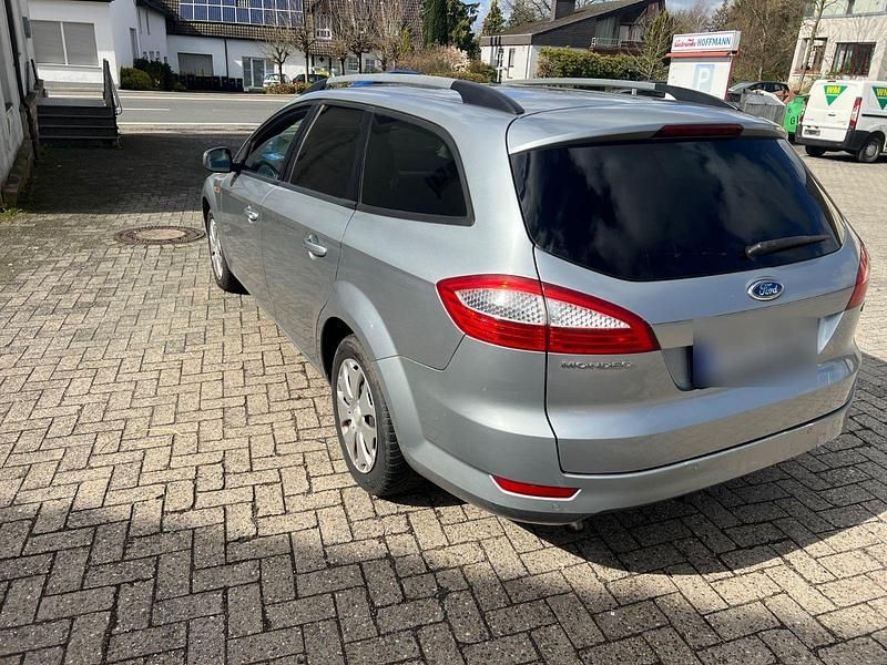 Gebraucht Ford Mondeo Ghia 131 PS (96 kW) 2007 Grau Kombi