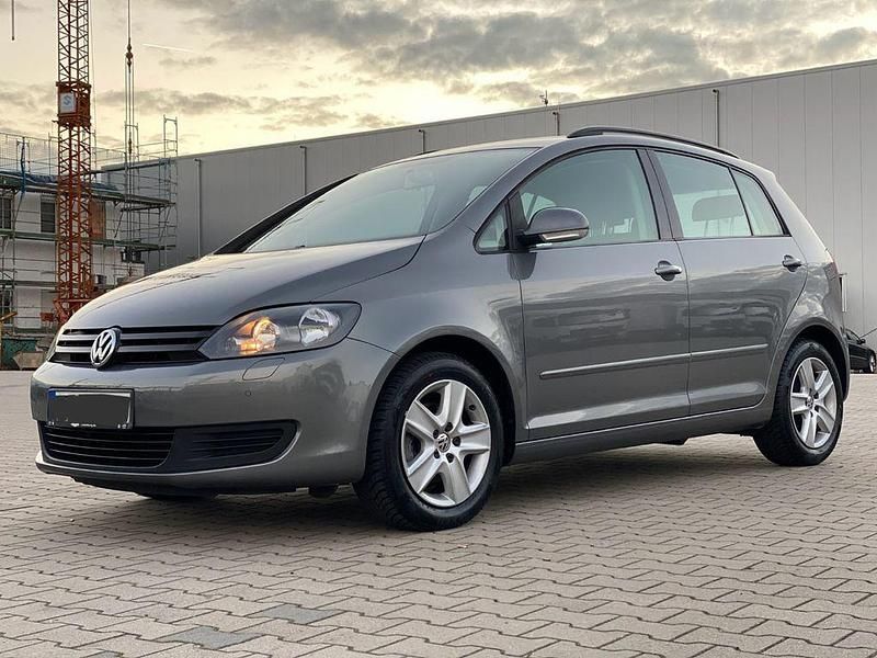 Grau Gebraucht 2012 VW Golf Sportsvan Van / Kleinbus | 8.900 € - Bild 1/4