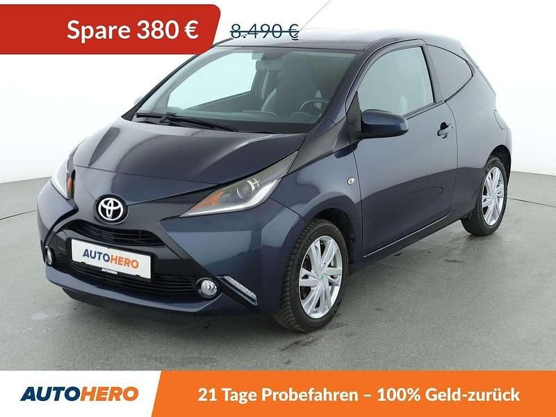 Dark blue Gebraucht 2015 Toyota Aygo X-play Kleinwagen | 7.910 € (Fairer Preis) - Bild 1/3