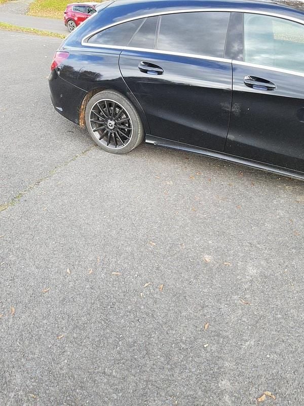 Schwarz Gebraucht 2018 Mercedes 200 AMG line Kombi | 9.999 € (Guter Preis) - Bild 1/4