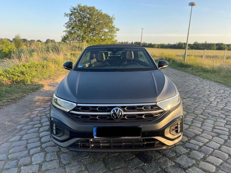 Grau Gebraucht 2023 VW T-Roc Cabriolet Edition Cabrio | 37.500 € (Fairer Preis) - Bild 1/4