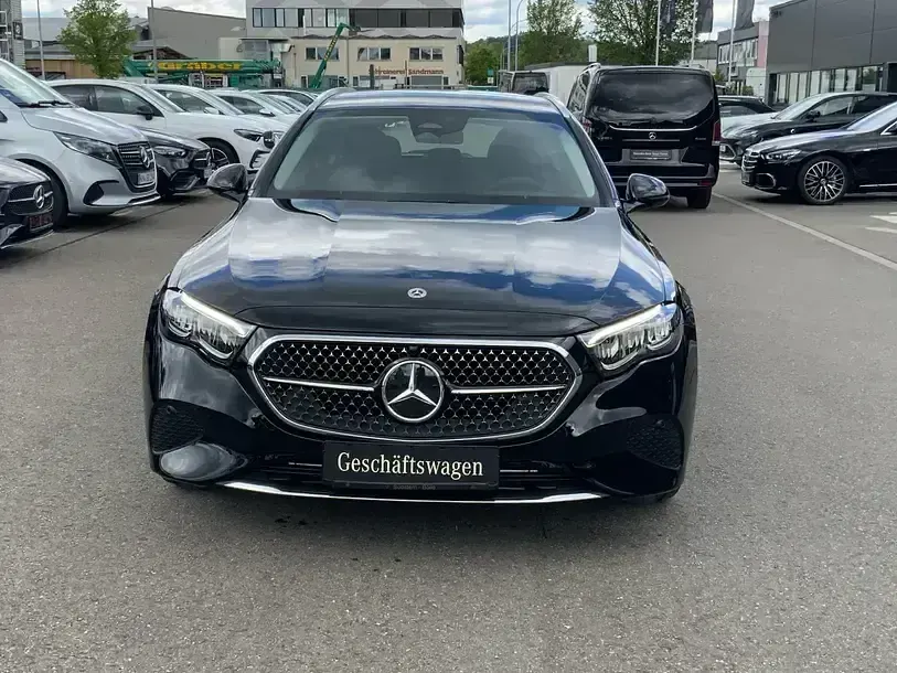 Gebraucht Mercedes E220 Avantgarde 197 PS (144 kW) 2026 Schwarz Limousine