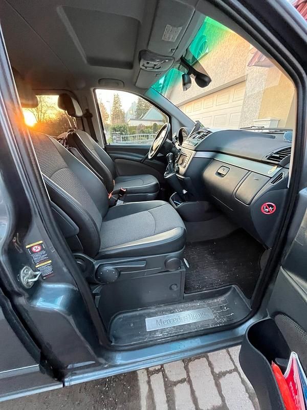Grau Gebraucht 2013 Mercedes Viano Van / Kleinbus | 19.250 € - Bild 1/4