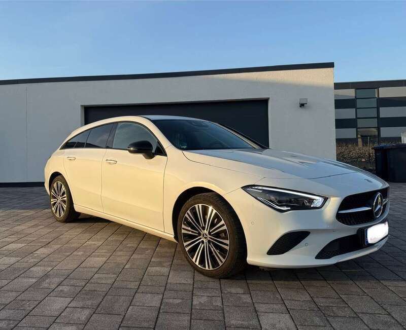 Weiß Gebraucht 2021 Mercedes CLA200 Shooting Brake Progressive Kombi | 22.900 € (Superpreis) - Bild 1/4