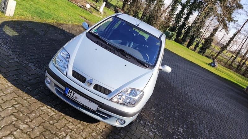 Silber Gebraucht 2002 Renault Scénic Van / Kleinbus | 2.500 € (Teuer) - Bild 1/4