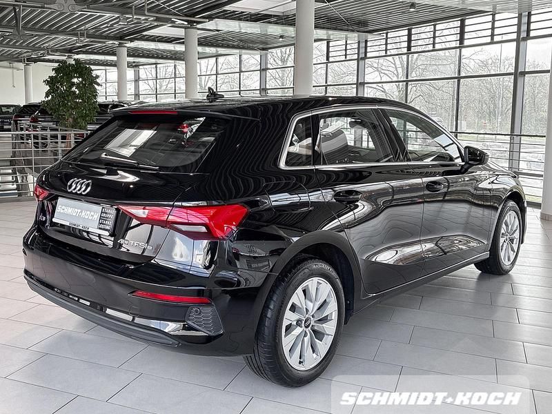 Gebraucht Audi A3 Sportback e-tron Comfort 2024 Brillantschwarz (schwarz) Kleinwagen