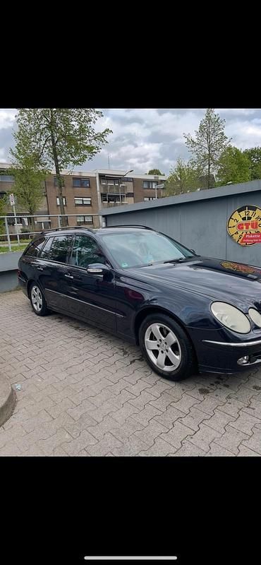 Blau Gebraucht 2003 Mercedes E200 Avantgarde Kombi | 2.500 € (Fairer Preis) - Bild 1/4