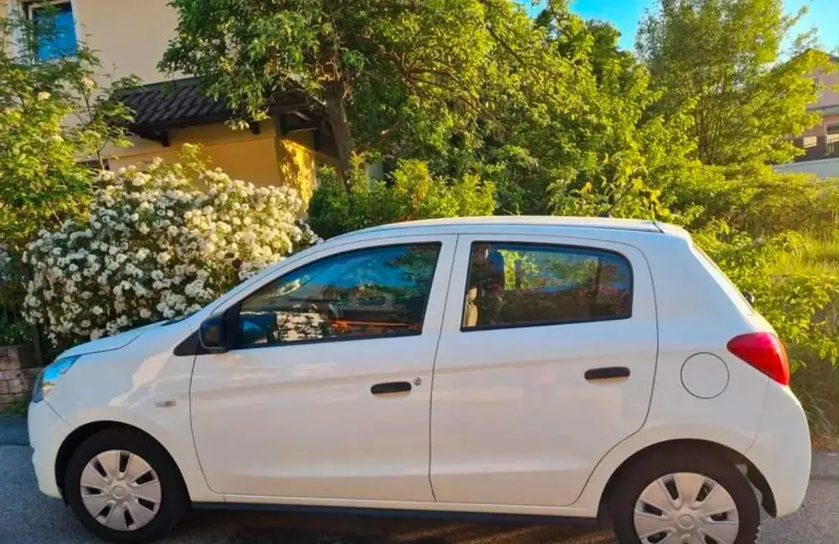 Gebraucht Mitsubishi Space Star 71 PS (52 kW) 2015 Weiß Kleinwagen