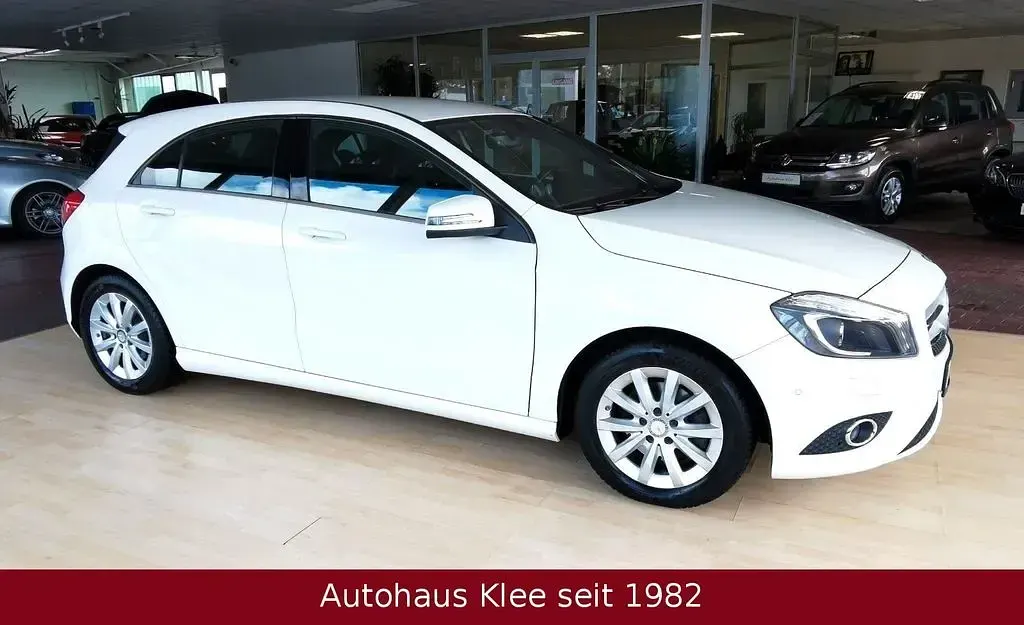 Gebraucht Mercedes A180 122 PS (89 kW) 2015 Weiß Kleinwagen