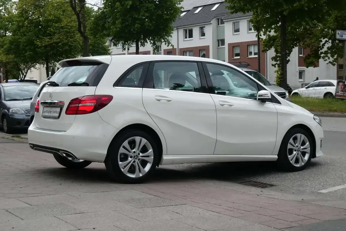 Gebraucht Mercedes B220 Urban 184 PS (135 kW) 2019 Weiß Van / Kleinbus