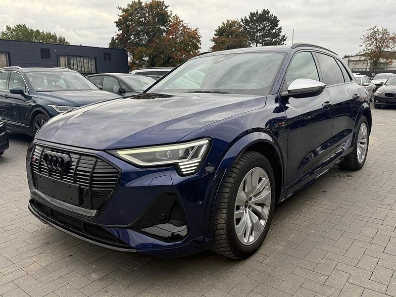 Blau Gebraucht 2022 Audi e-tron S-Line SUV | 38.990 € - Bild 1/4