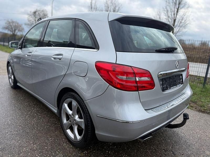 Gebraucht Mercedes B180 109 PS (80 kW) 2012 Silber Van / Kleinbus