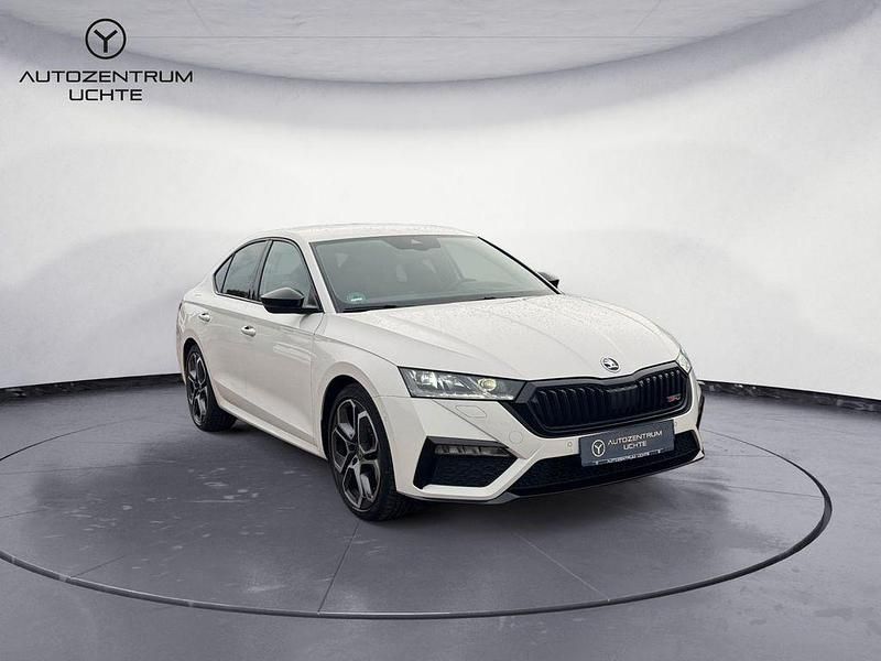 Weiß Gebraucht 2022 Skoda Octavia RS Limousine | 32.899 € (Fairer Preis) - Bild 1/4