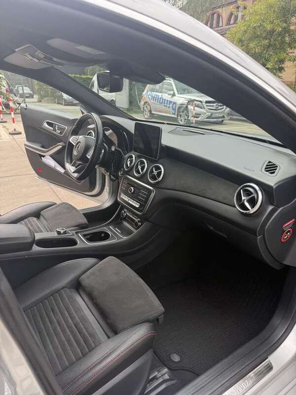 Silber Gebraucht 2018 Mercedes CLA200 AMG Coupé | 21.999 € (Fairer Preis) - Bild 1/4