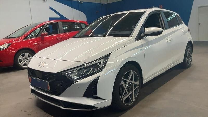 Weiß Gebraucht 2023 Hyundai i20 Prime Kleinwagen | 17.850 € (Superpreis) - Bild 1/4