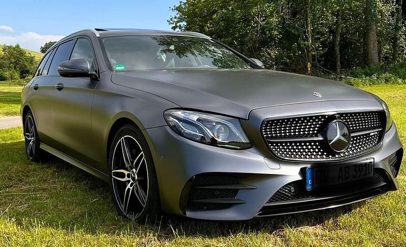 Grau Gebraucht 2017 Mercedes E43 AMG AMG Limousine | 34.500 € (Fairer Preis) - Bild 1/4