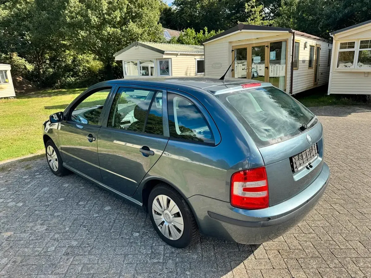 Używany Skoda Fabia 64 KM (47 kW) 2005 Szary Kombi
