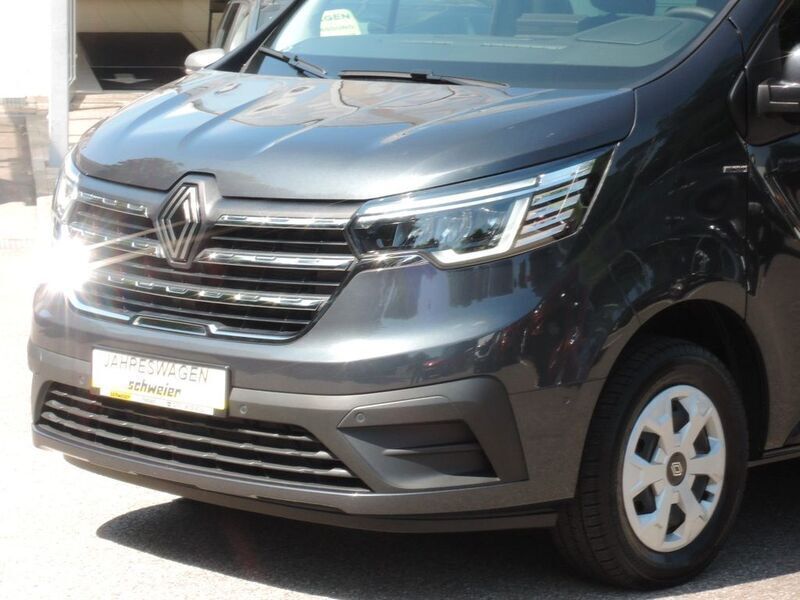 Gebraucht Renault Trafic 150 PS (110 kW) 2024 Grau Van / Kleinbus