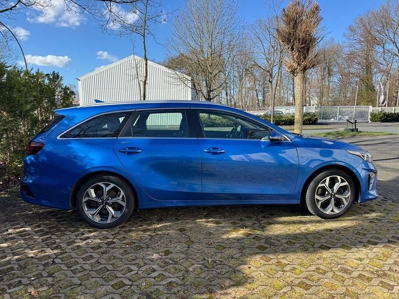 Gebraucht Kia Ceed Spirit 140 PS (102 kW) 2019 Blau Kleinwagen