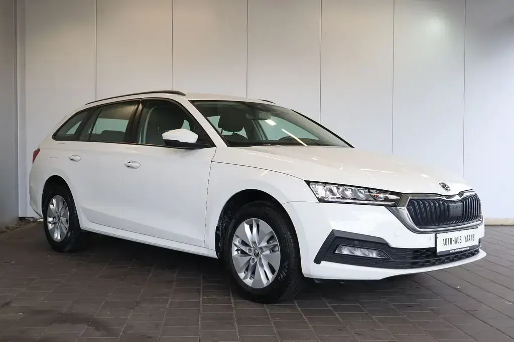 Gebraucht Skoda Octavia Ambition 150 PS (110 kW) 2023 Weiß Limousine
