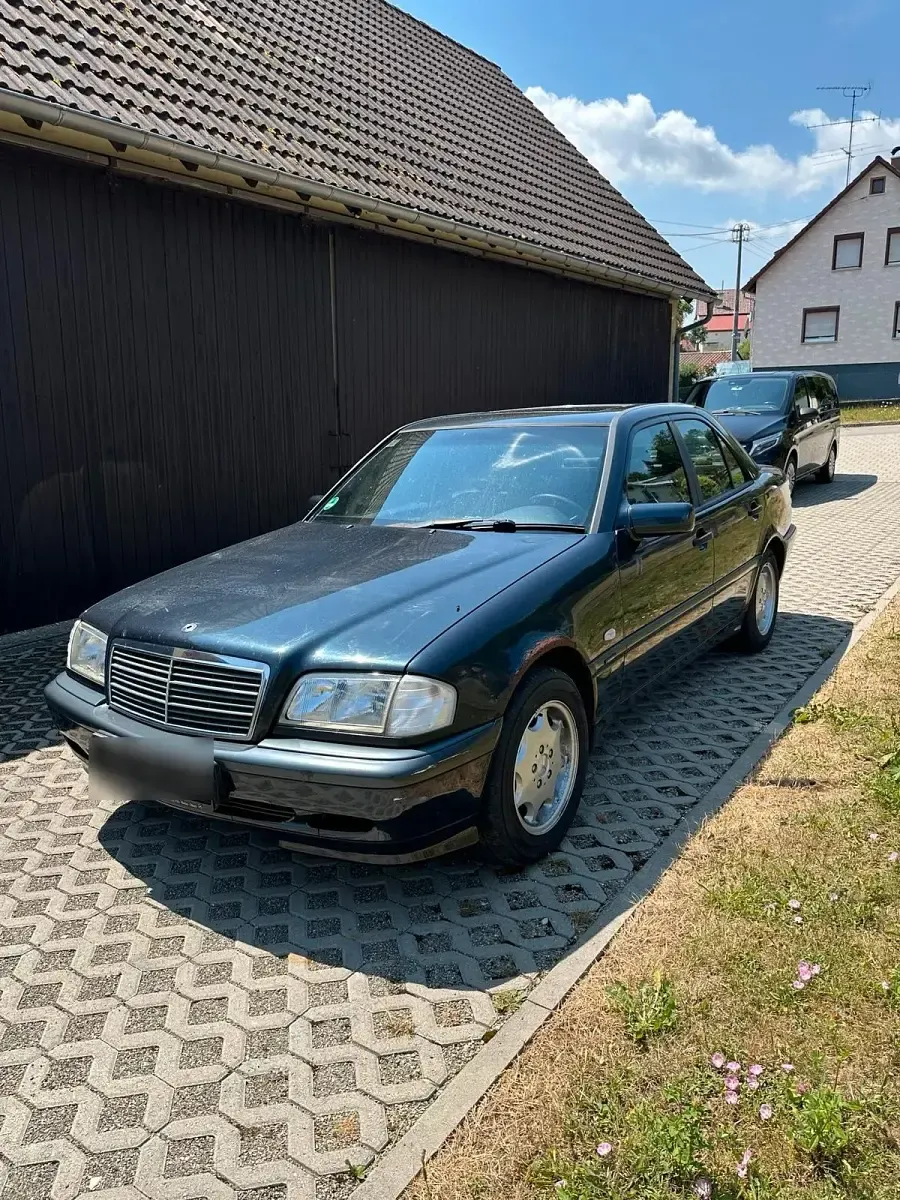 Gebraucht Mercedes C180 122 PS (89 kW) 1997 Blau Limousine