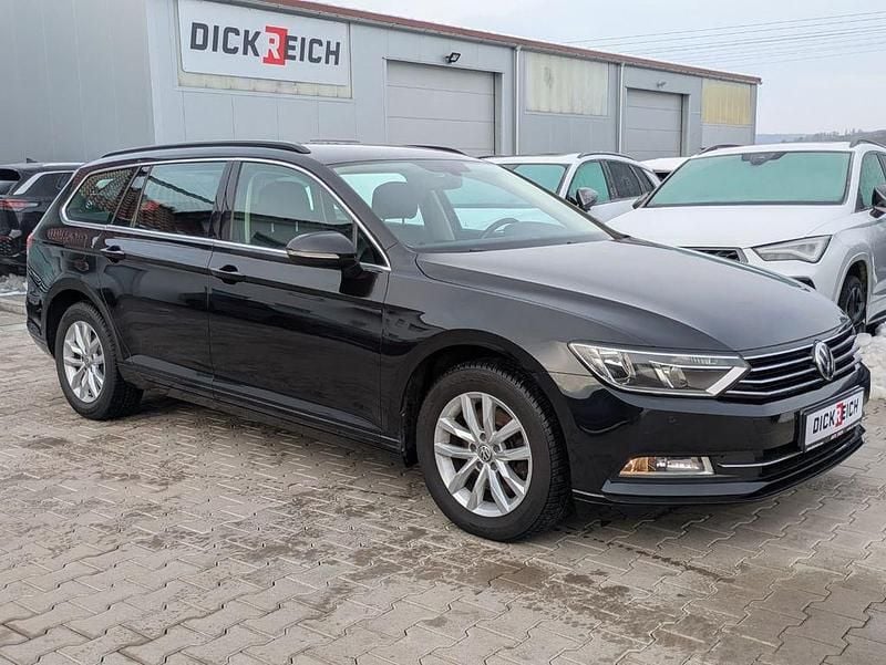 Schwarz Gebraucht 2017 VW Passat Comfortline Limousine | 11.450 € (Superpreis) - Bild 1/4