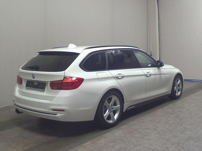 Gebraucht BMW 330 Sport Line 252 PS (185 kW) 2019 Alpinweiss iii Kombi
