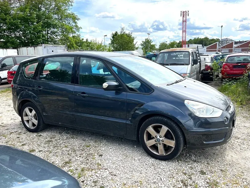 Käytetty Ford S-MAX Titanium 140 HP (102 kW) 2007 Harmaa Tila-auto