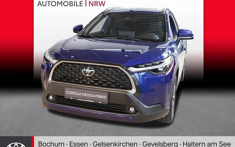 Blau Neu 2025 Toyota Corolla Cross Comfort SUV | 36.889 € (Etwas zu teuer) - Bild 1/4