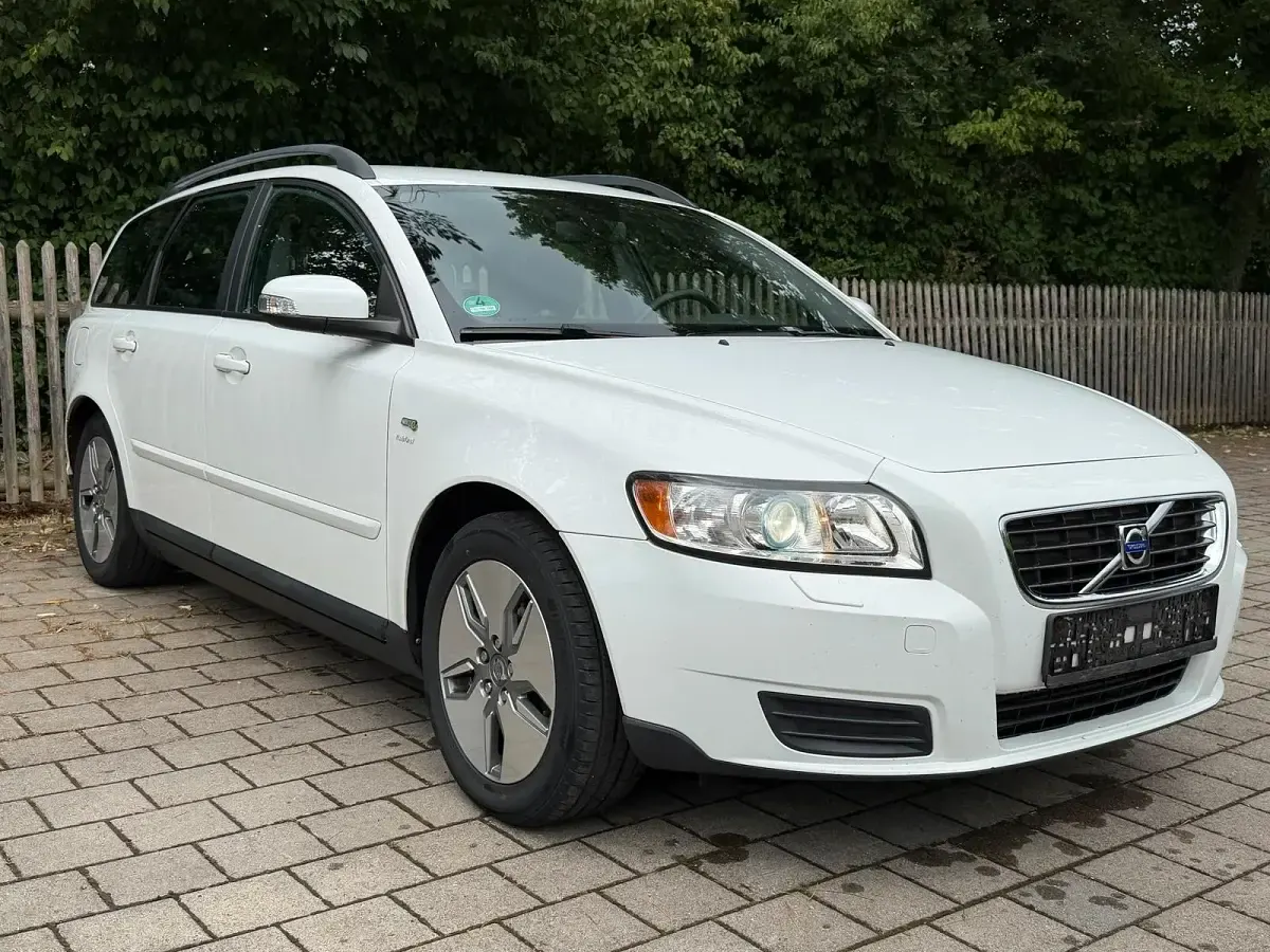 Gebraucht Volvo V50 109 PS (80 kW) 2009 Weiß Kombi
