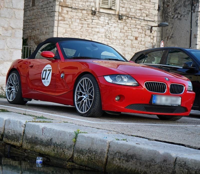 Rot Gebraucht 2004 BMW Z4 Cabrio | 13.700 € - Bild 1/4