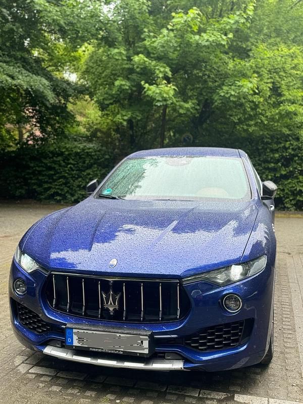Blau Gebraucht 2017 Maserati Levante SUV | 26.500 € (Teuer) - Bild 1/4