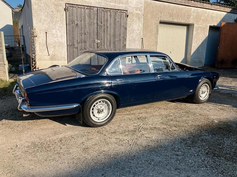 Gebraucht Jaguar XJ12 269 PS (197 kW) 1973 Blau Limousine