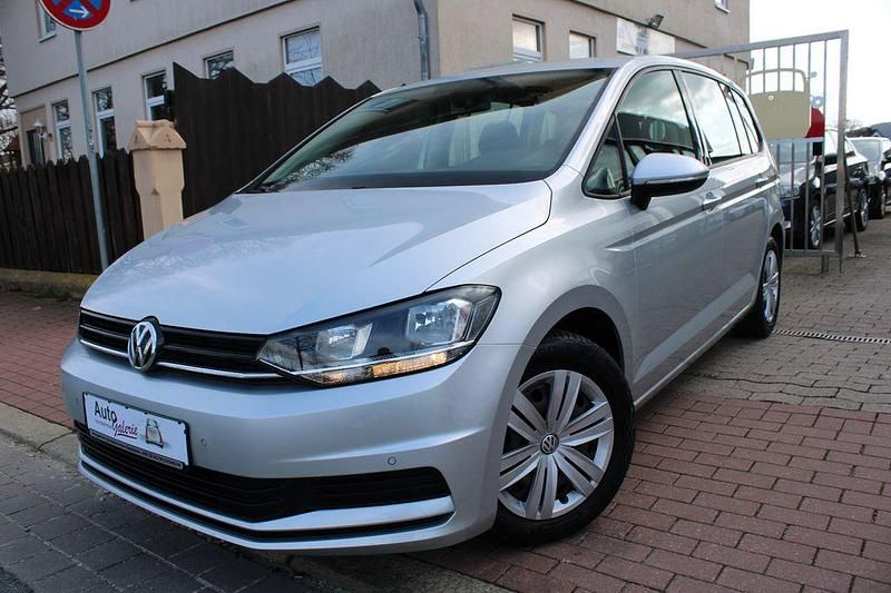 Gebraucht VW Touran Trendline 110 PS (80 kW) 2016 Silber Van / Kleinbus