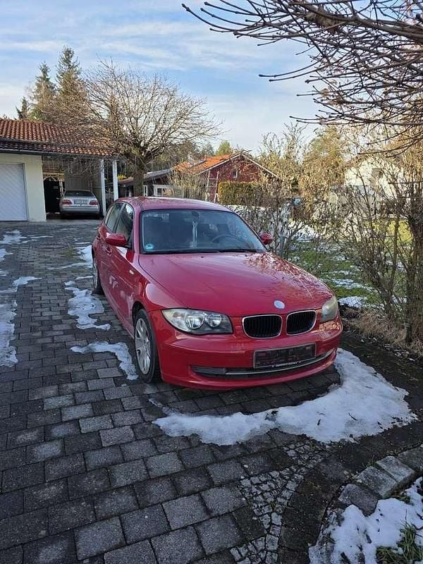Rot Gebraucht 2009 BMW 116 Kleinwagen | 1.490 € (Superpreis) - Bild 1/4