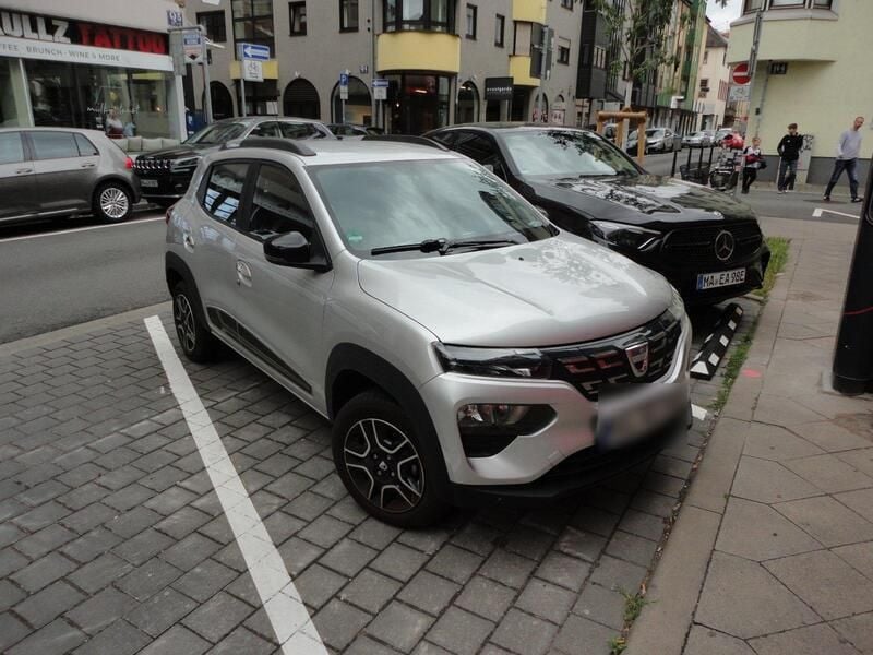Silber Gebraucht 2022 Dacia Spring Comfort Plus Kleinwagen | 10.900 € (Superpreis) - Bild 1/4