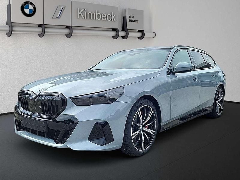 M brooklyn grau metallic Neu 2025 BMW 540 M Sport Kombi | 76.680 € (Guter Preis) - Bild 1/4