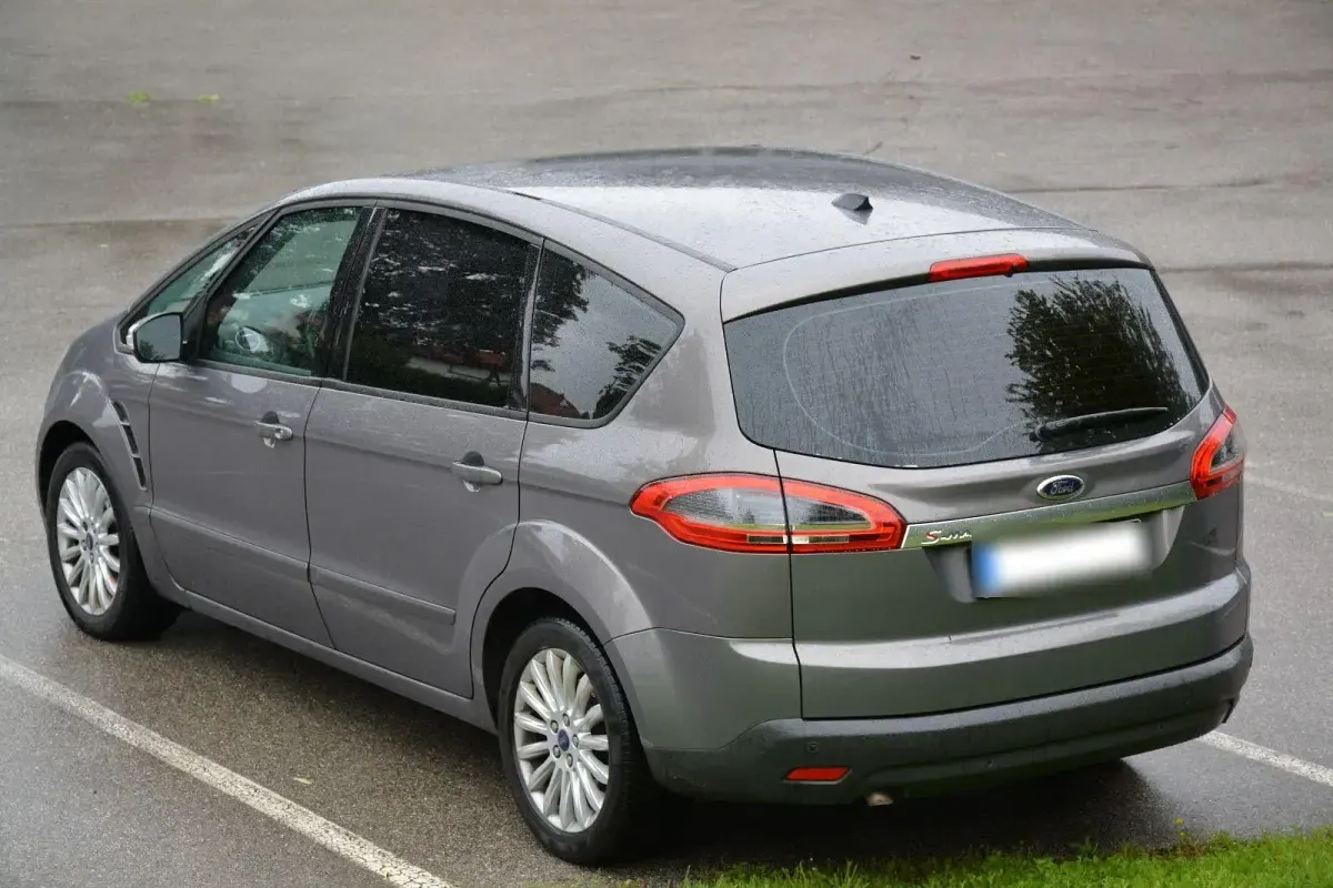 Gebraucht Ford S-MAX Titanium 177 PS (130 kW) 2013 Braun Van / Kleinbus