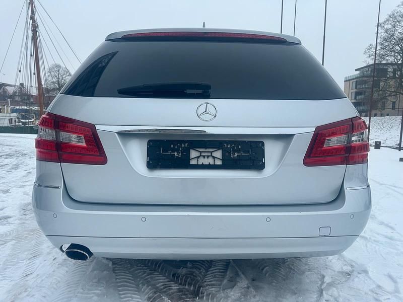 Gebraucht Mercedes E250 Avantgarde 204 PS (150 kW) 2011 Silber Kombi