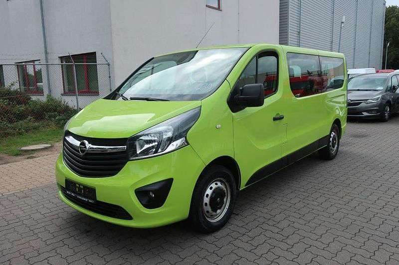 Grün Gebraucht 2018 Opel Vivaro Van | 12.900 € - Bild 1/4