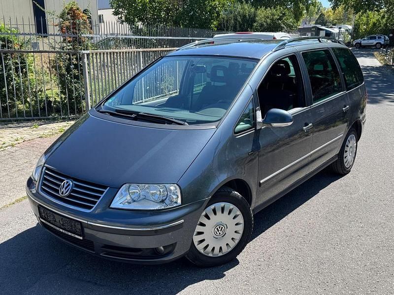 Grau Gebraucht 2008 VW Sharan Trendline Van / Kleinbus | 3.999 € (Fairer Preis) - Bild 1/4