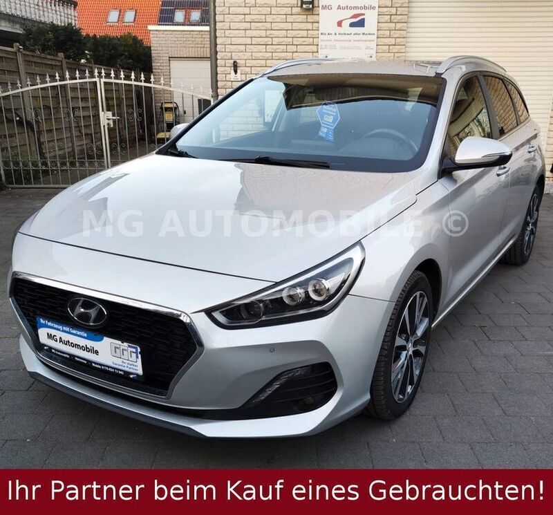 Silber Gebraucht 2019 Hyundai i30 Premium Kombi | 11.998 € (Fairer Preis) - Bild 1/4