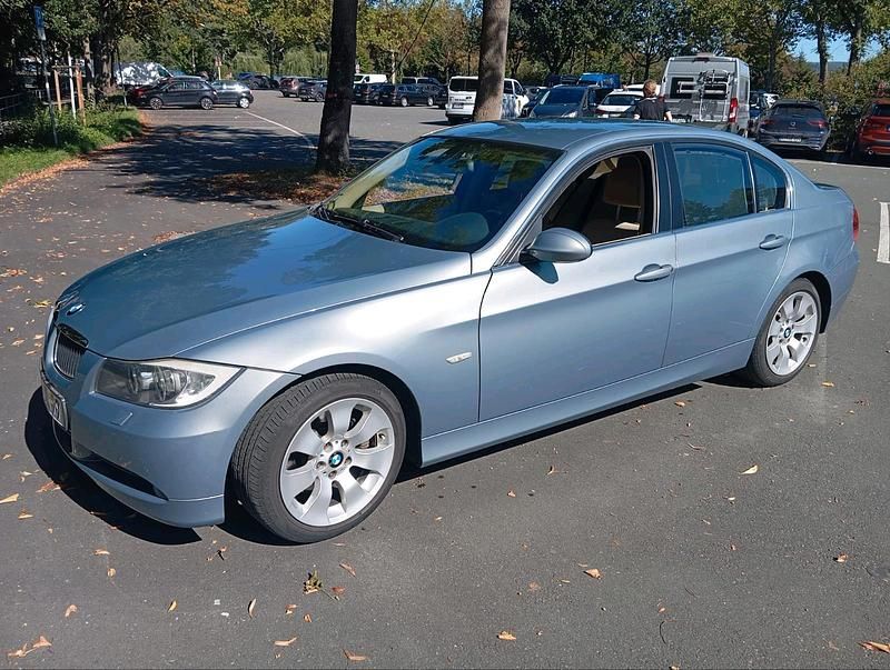 Grau Gebraucht 2006 BMW 330 Limousine | 5.300 € (Guter Preis) - Bild 1/4